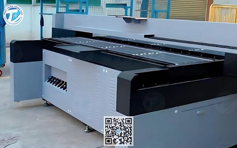 Giá máy in UV phẳng khổ lớn có nhiều phân khúc